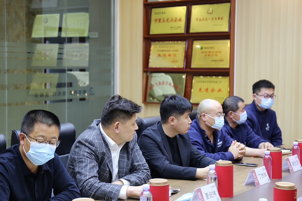 順發(fā)食品管理層 順發(fā)食品管理層